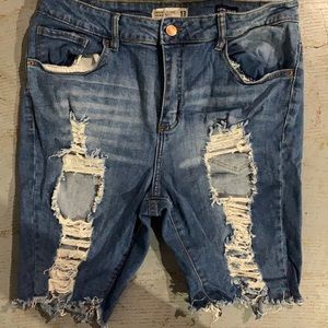 Distressed High Wasted Jeans